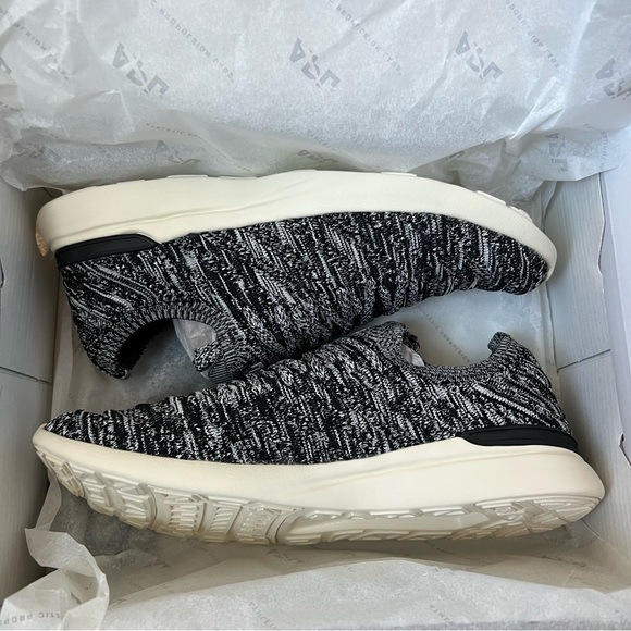 APL Techloom Wave hybrid running shoe US 8 black/pristine/melange new in box - Picture 9 of 10